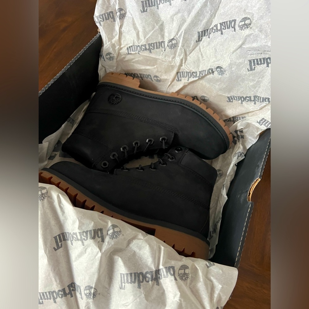 Boys (size 4) Timberland